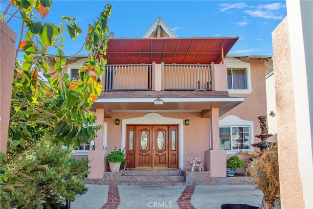 entrance to property with a balcony