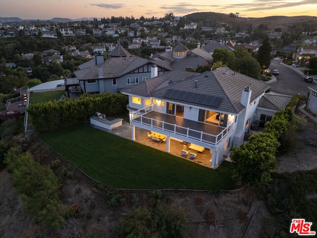 view of aerial view at dusk