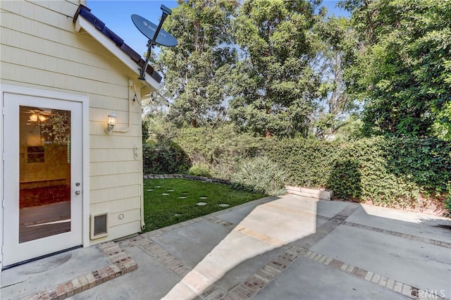 view of yard with a patio