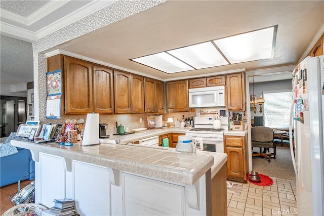 kitchen with kitchen peninsula, a kitchen breakfast bar, white appliances, light colored carpet, and crown molding