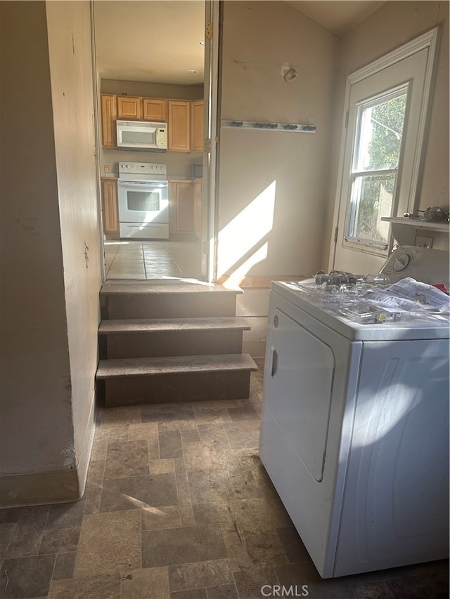 clothes washing area with washer / clothes dryer