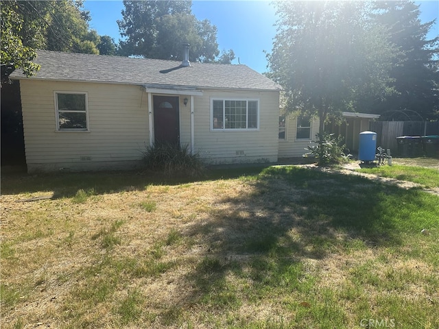 view of front of property with a front yard