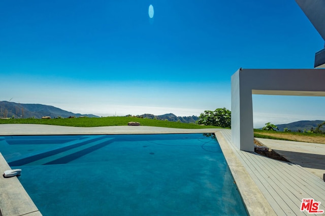 view of swimming pool featuring a mountain view