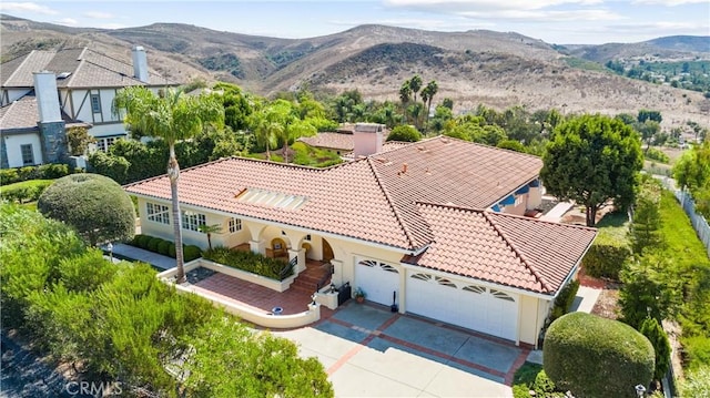 birds eye view of property featuring a mountain view