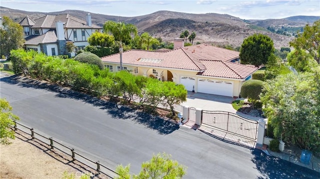 birds eye view of property featuring a mountain view