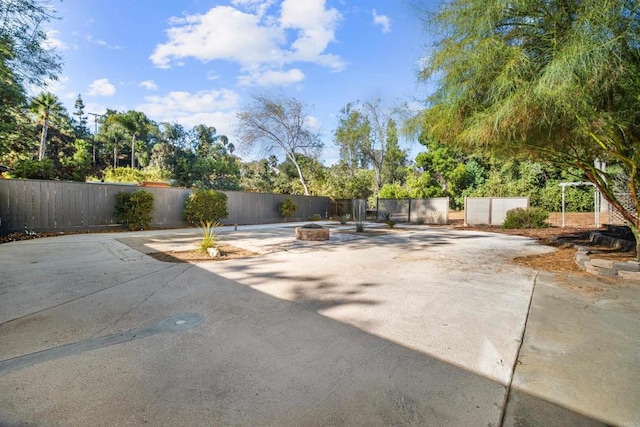 view of patio with an outdoor fire pit