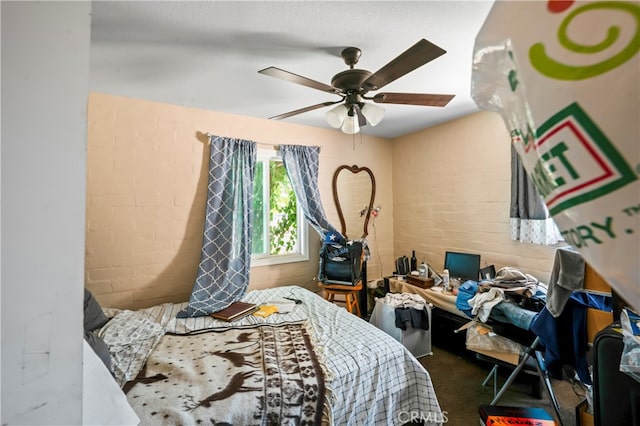 bedroom with ceiling fan