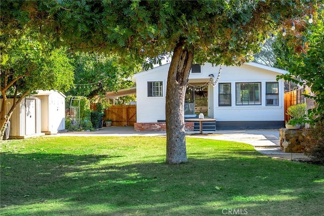 view of front of house with a front lawn