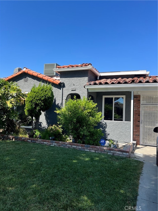 mediterranean / spanish house featuring a front yard