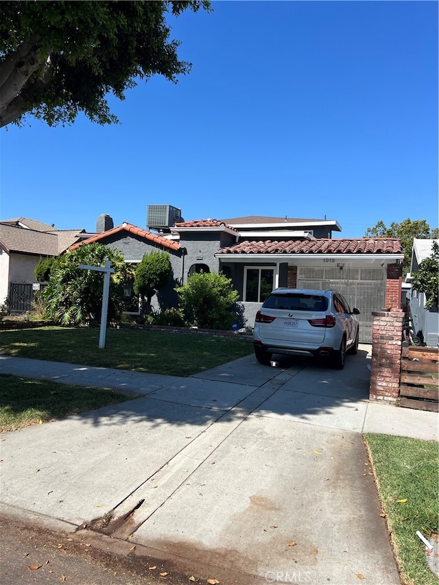 view of front of house featuring a garage and a front lawn