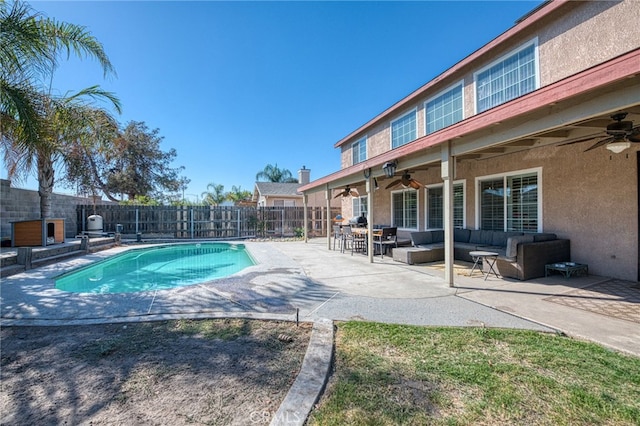 view of swimming pool with a patio area, ceiling fan, and an outdoor living space