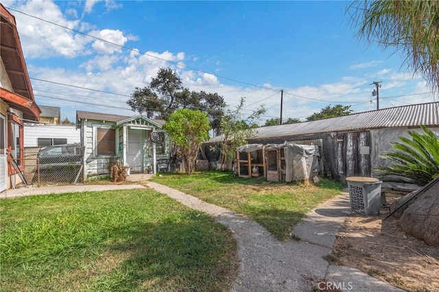 view of yard with a storage unit