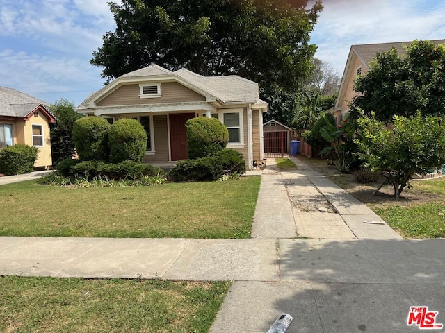 view of front of home with a front lawn