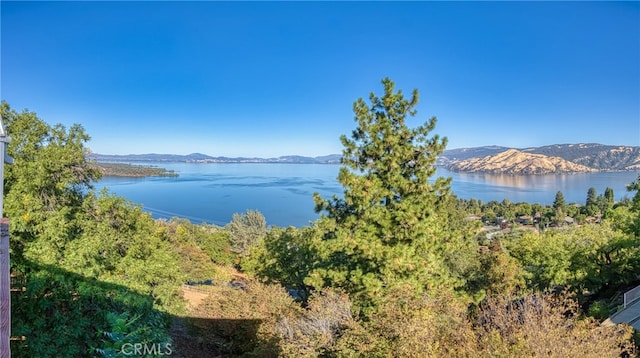 water view with a mountain view