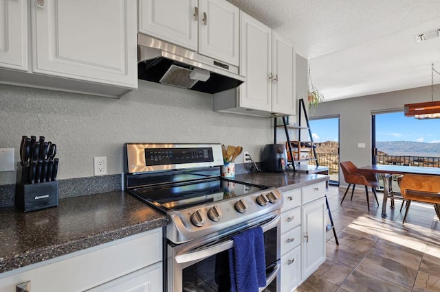 kitchen featuring white cabinetry, range hood, a notable chandelier, a textured ceiling, and electric stove