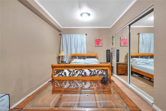 bedroom with ornamental molding, a closet, and a textured ceiling