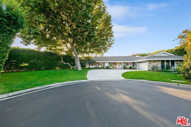 view of front of property featuring a garage and a front yard