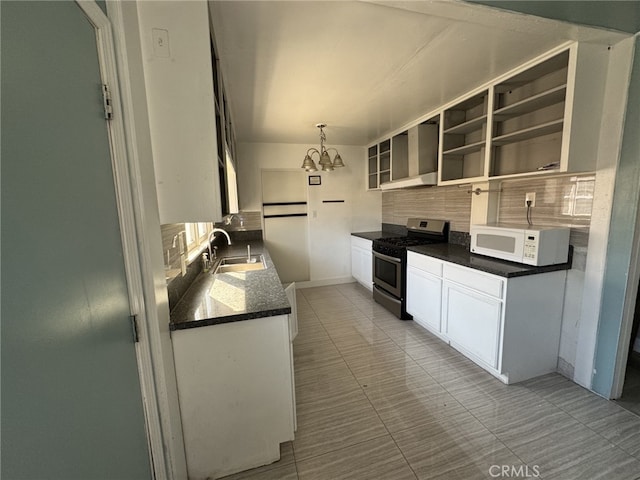 kitchen with white cabinetry, tasteful backsplash, sink, a chandelier, and stainless steel gas range oven