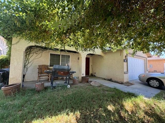 view of front of home featuring a garage and a front lawn