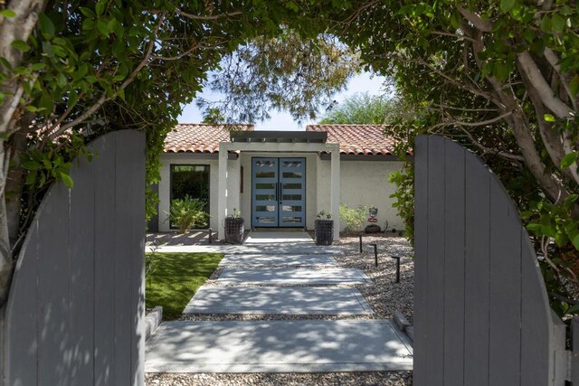 view of entrance to property