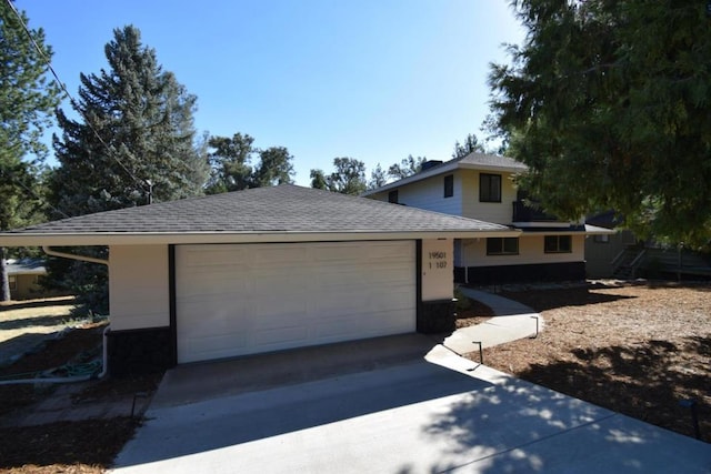 view of front facade with a garage