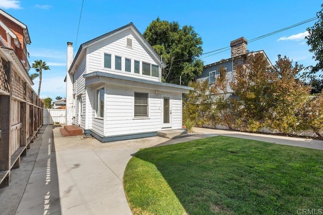 view of front of property with a front yard and a patio