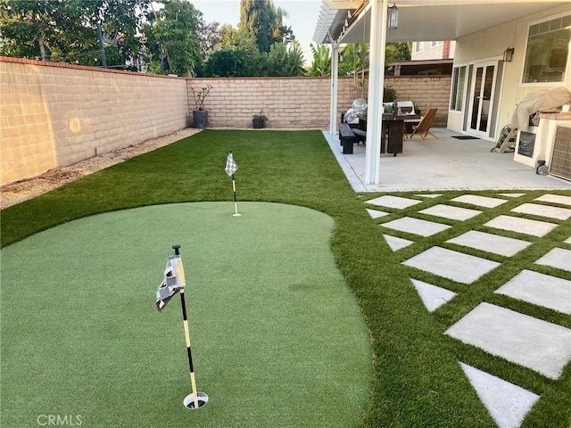 view of yard featuring a patio