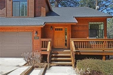 view of front facade featuring a garage