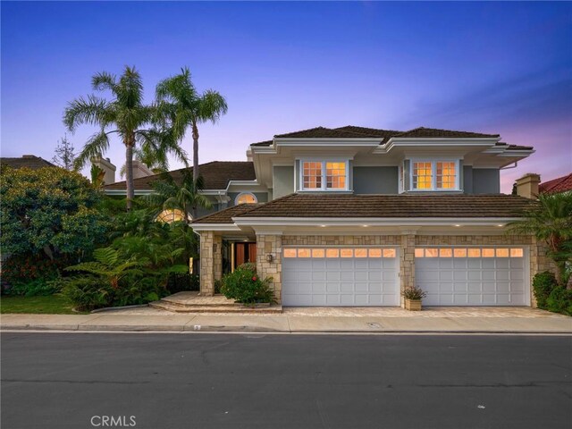 view of front facade featuring a garage