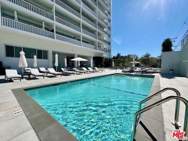 view of swimming pool featuring a patio