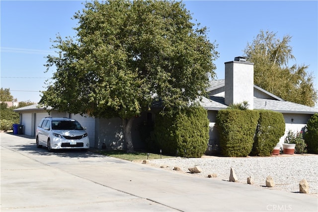 view of front facade featuring a garage