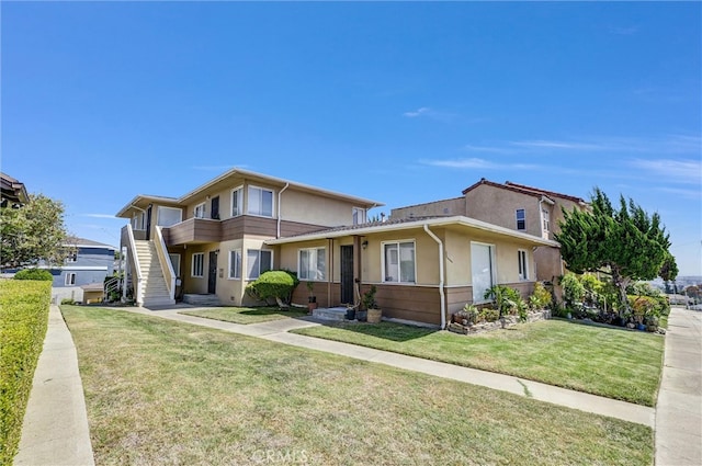 view of front of house with a front lawn