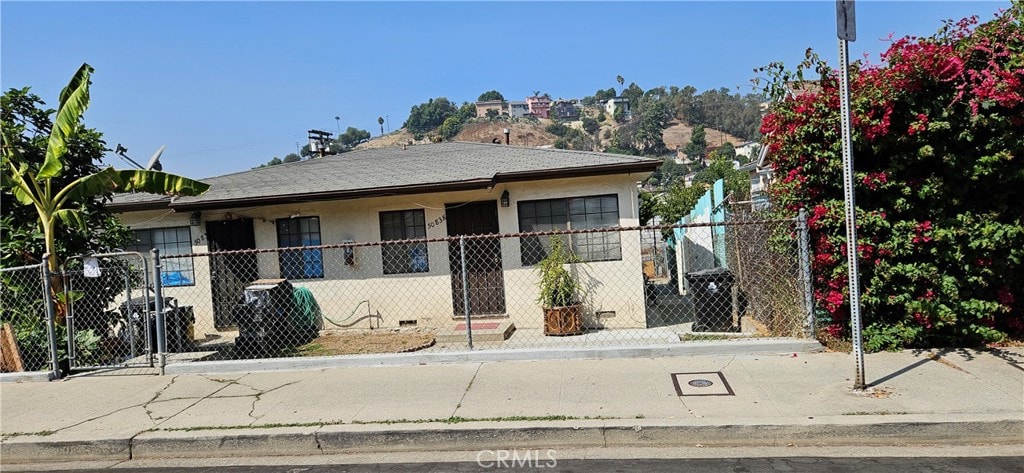 view of front of property