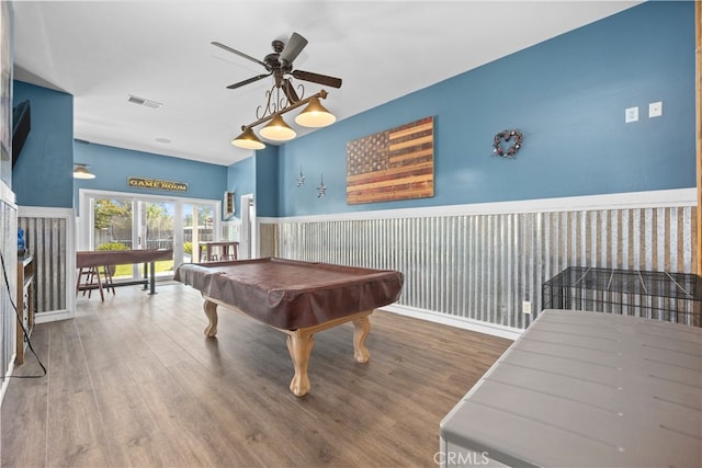 rec room featuring ceiling fan, hardwood / wood-style flooring, and billiards