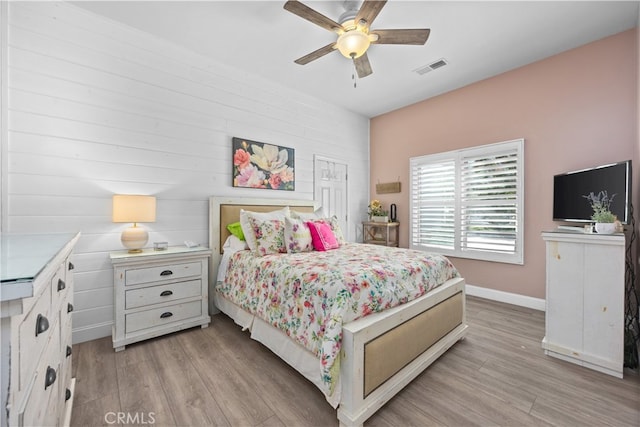 bedroom featuring light hardwood / wood-style floors and ceiling fan