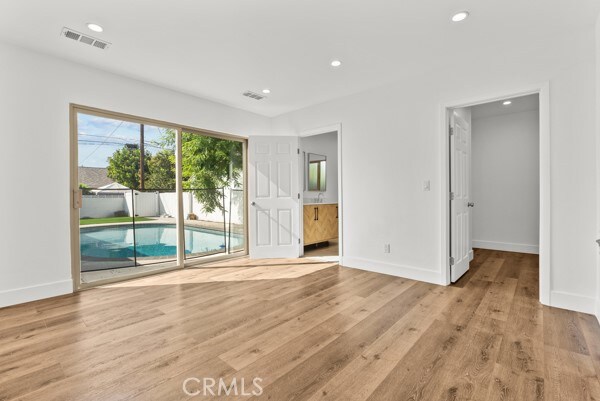 unfurnished room featuring light hardwood / wood-style flooring