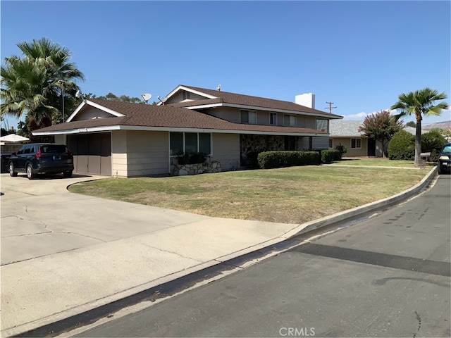 view of front of property featuring a front lawn