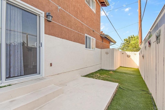 view of yard with a patio