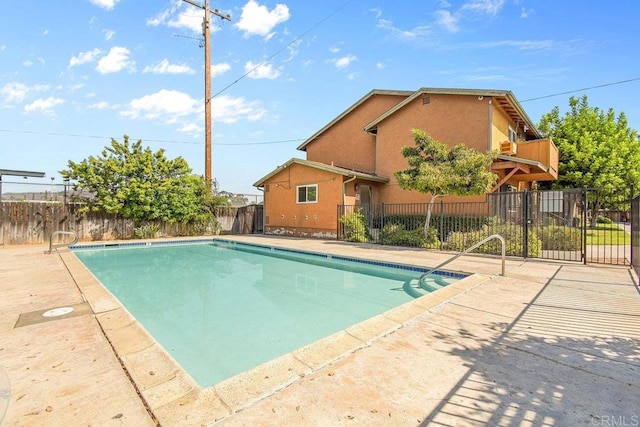 view of swimming pool