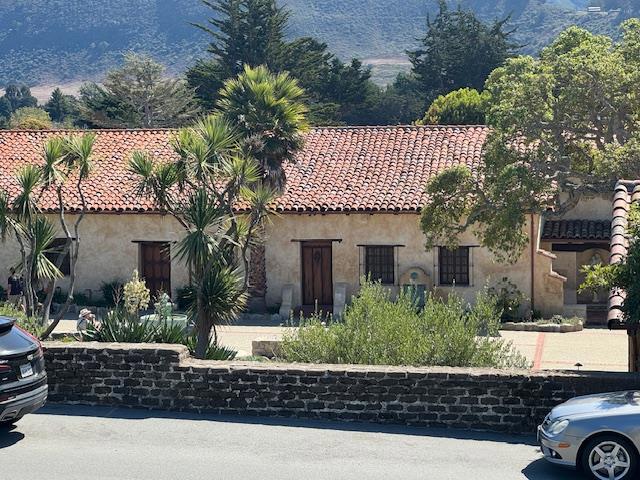 view of mediterranean / spanish-style house