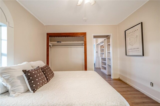 bedroom featuring hardwood / wood-style floors, ceiling fan, and a closet