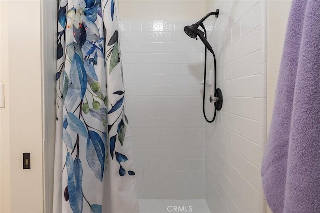 bathroom featuring a shower with curtain