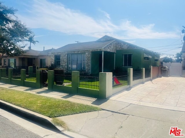 view of front of home with a front yard