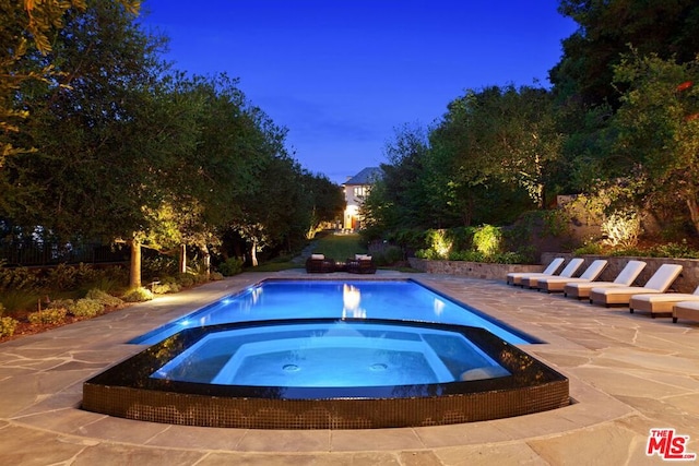 view of pool with an in ground hot tub and a patio area