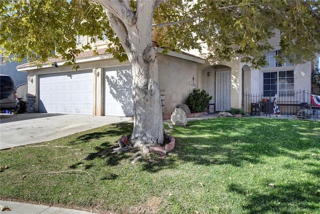 view of front of home featuring a garage and a front yard