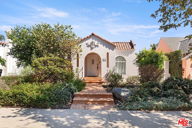 view of mediterranean / spanish-style house