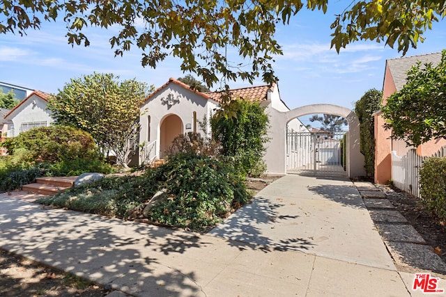 view of front of property