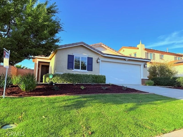 single story home with a front lawn