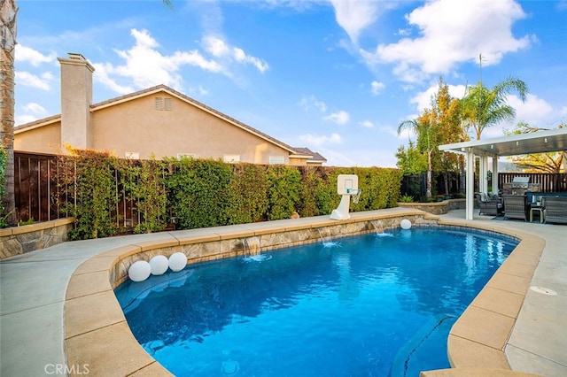 view of swimming pool featuring an outdoor hangout area, a patio area, and pool water feature