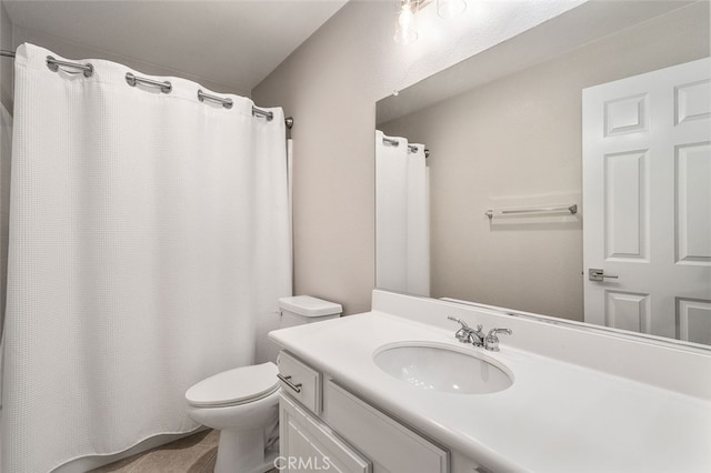 bathroom featuring a shower with curtain, vanity, and toilet